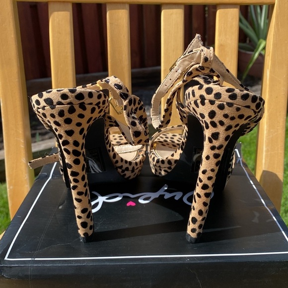 Qupid Women’s Leopard Open Toe Heels Size 8 - Picture 4 of 7